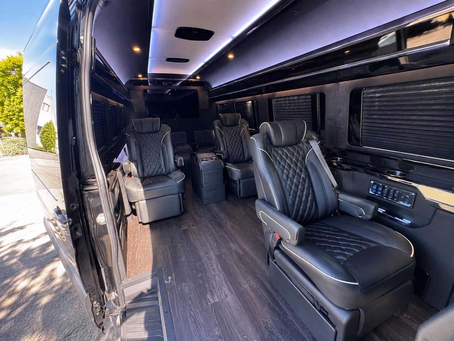 secure transportation for your next airport transfer 1